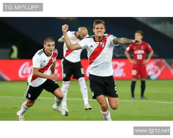 河床队与巴勒的激烈对决展现足球魅力与团队精神的巅峰较量 河床队与巴勒的激烈对决展现足球魅力与团队精神的巅峰较量